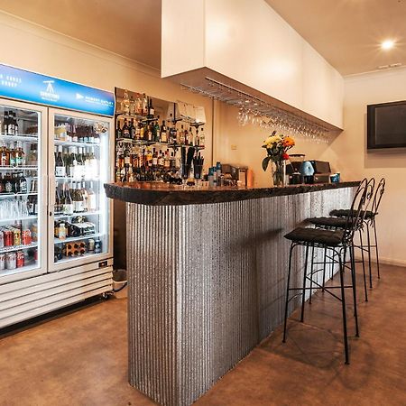 Bowen Inn Motel Литгоу Экстерьер фото