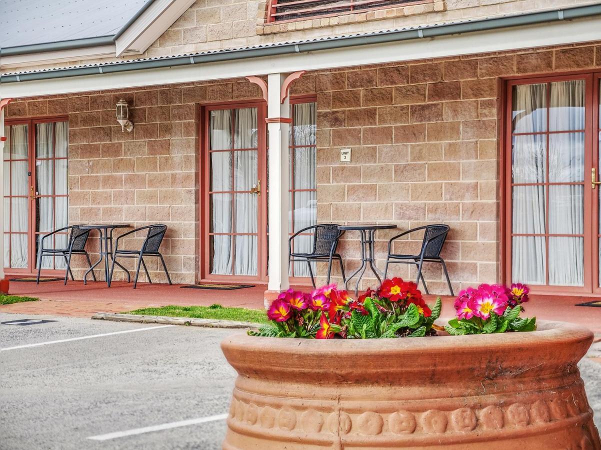 Bowen Inn Motel Литгоу Экстерьер фото