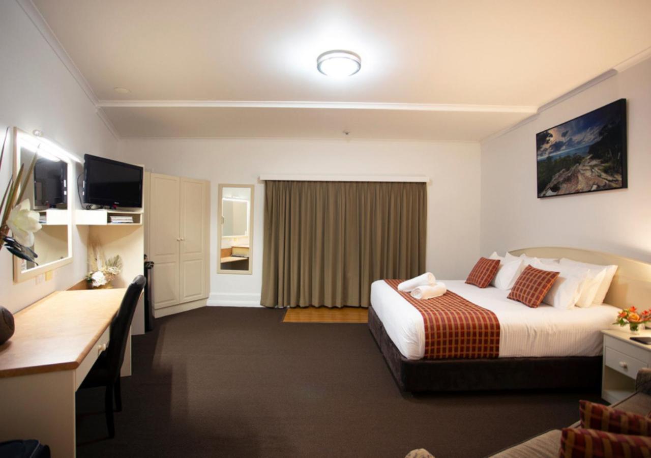 Bowen Inn Motel Литгоу Экстерьер фото