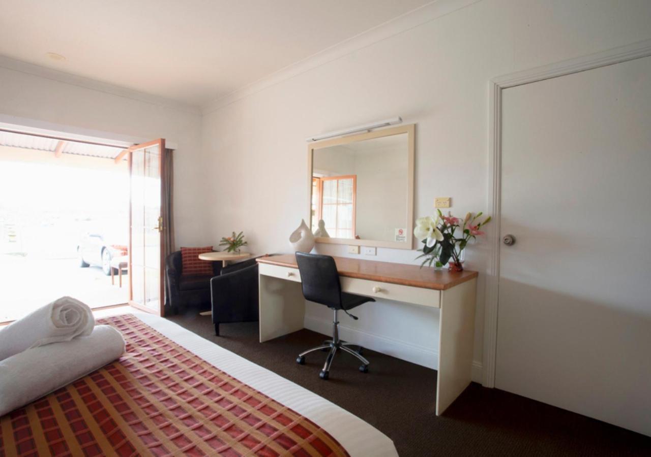 Bowen Inn Motel Литгоу Экстерьер фото