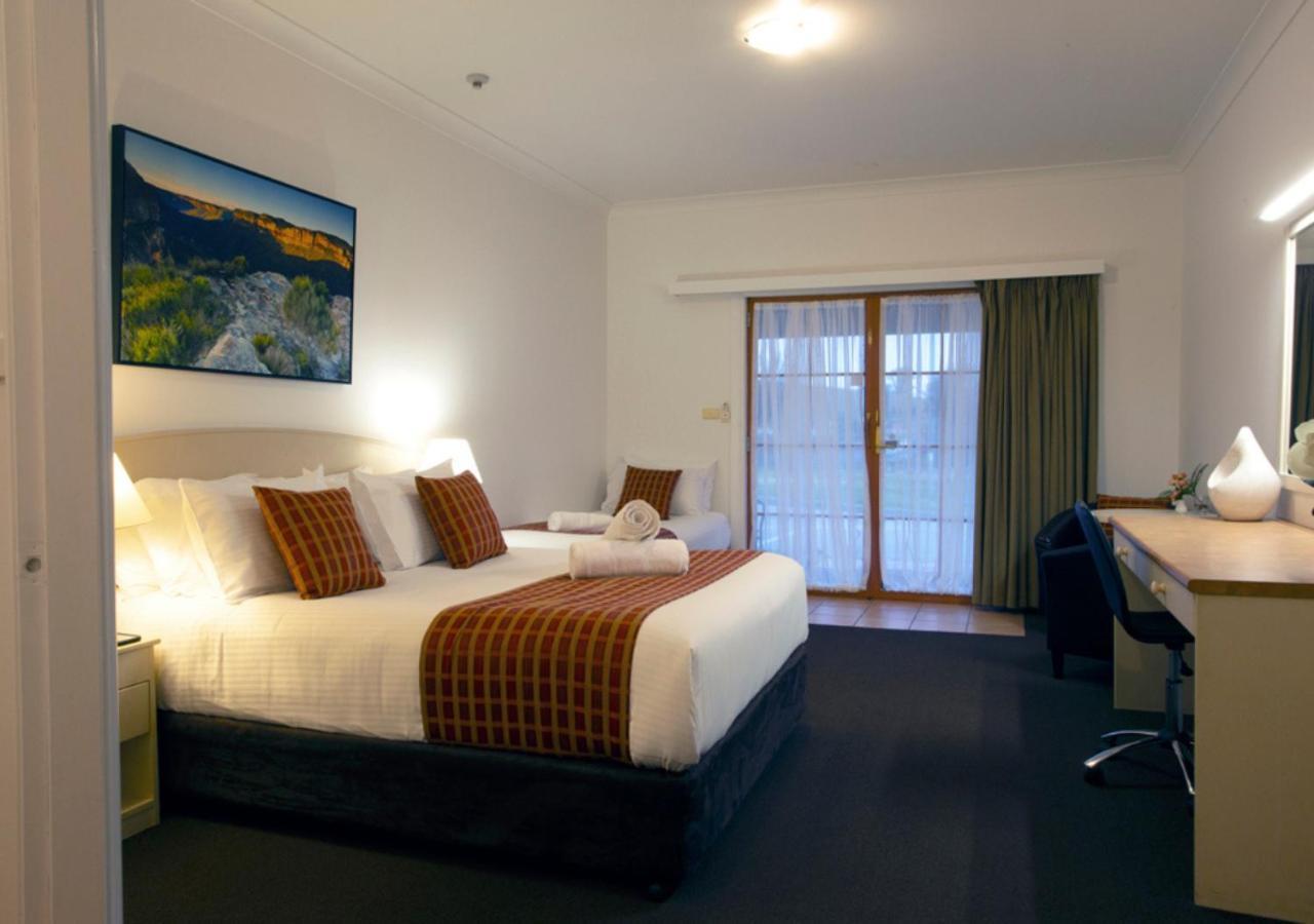 Bowen Inn Motel Литгоу Экстерьер фото