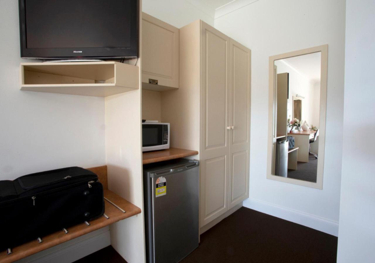 Bowen Inn Motel Литгоу Экстерьер фото