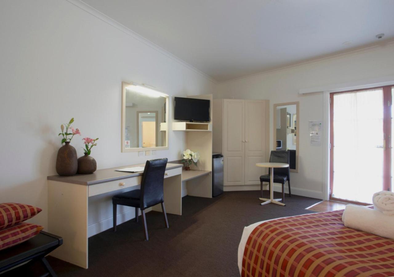 Bowen Inn Motel Литгоу Экстерьер фото